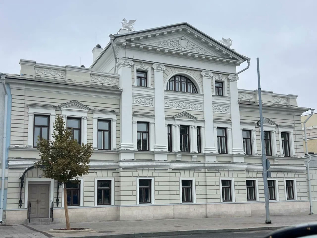 Особняк купцов Марковых, «Дом с пегасами», 1812 года постройки